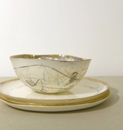 Teeschale und Unterteller aus Porzellan mit Gold von Selma Etareri