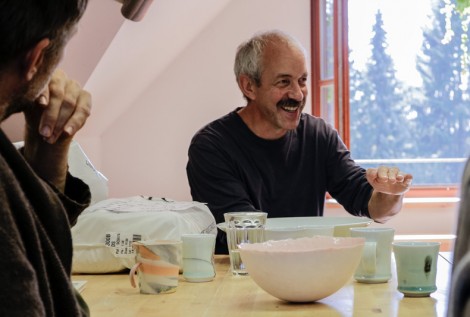Fritz Roßmann gibt Porzellan-Workshop bei Gerald Scherübel