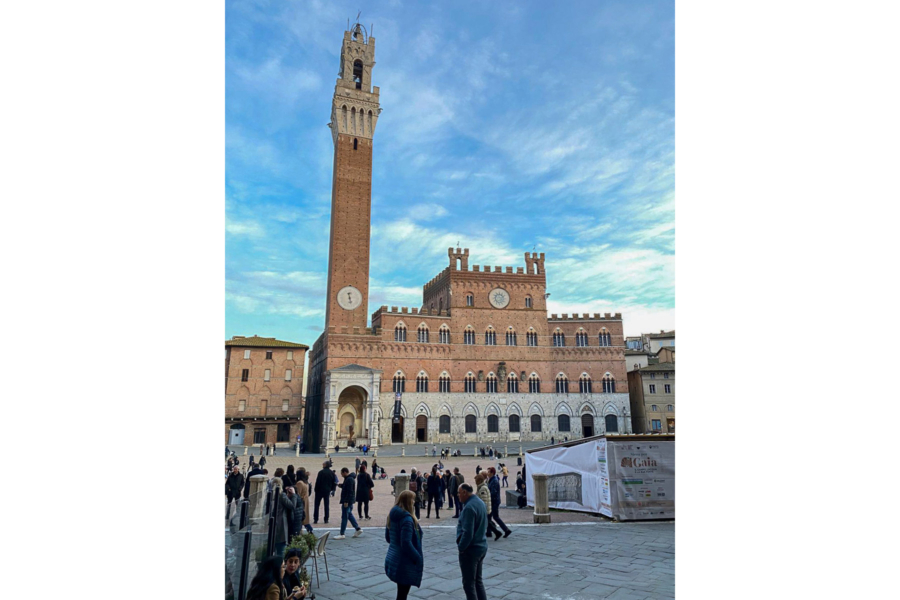 01_Siena_Piazza-del-Campo_Torre-del-Mangia_1200pxH